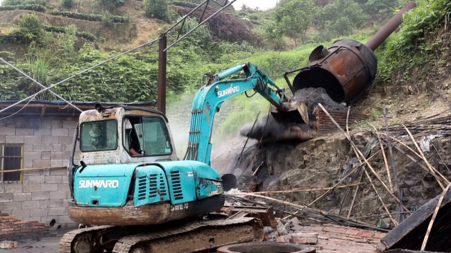 點頭鎮(zhèn)：拆除違章建筑 保護綠水青山