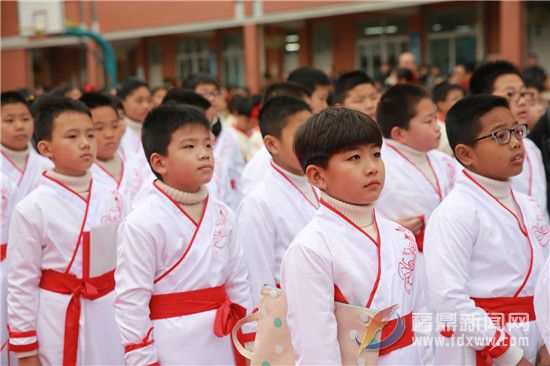 桐北中心小學(xué)舉辦“成長(zhǎng)吧，向陽少年”2018年四年級(jí)十歲 成長(zhǎng)禮儀式