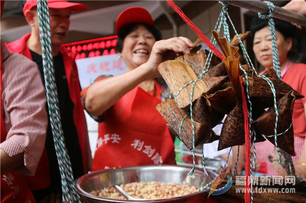 桐南社區(qū)黨委聯(lián)合多部門開展慶端午活動