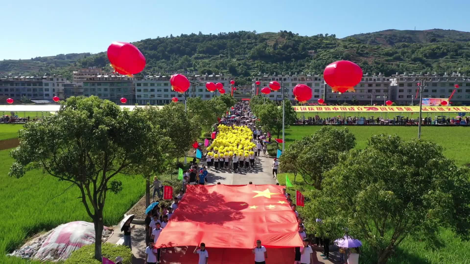 視頻！店下鎮(zhèn)用“快閃”表白祖國！