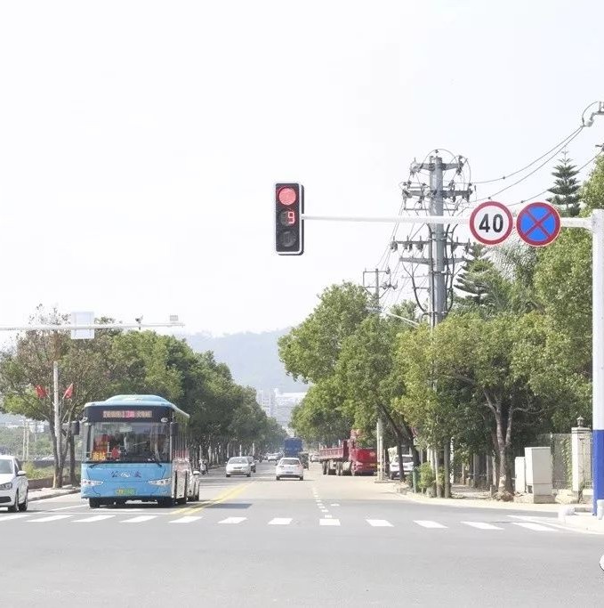 @老司機 市區(qū)新增一處交通信號燈，具體位置在……