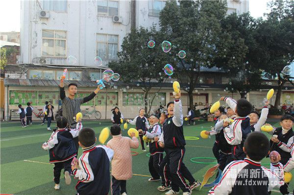 流美中心小學開展省教改項目教學研討活動暨青年教師優(yōu)質課比賽