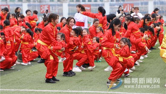 點(diǎn)頭金博士幼兒園舉辦“武林大會”大型武術(shù)主題親子運(yùn)動會