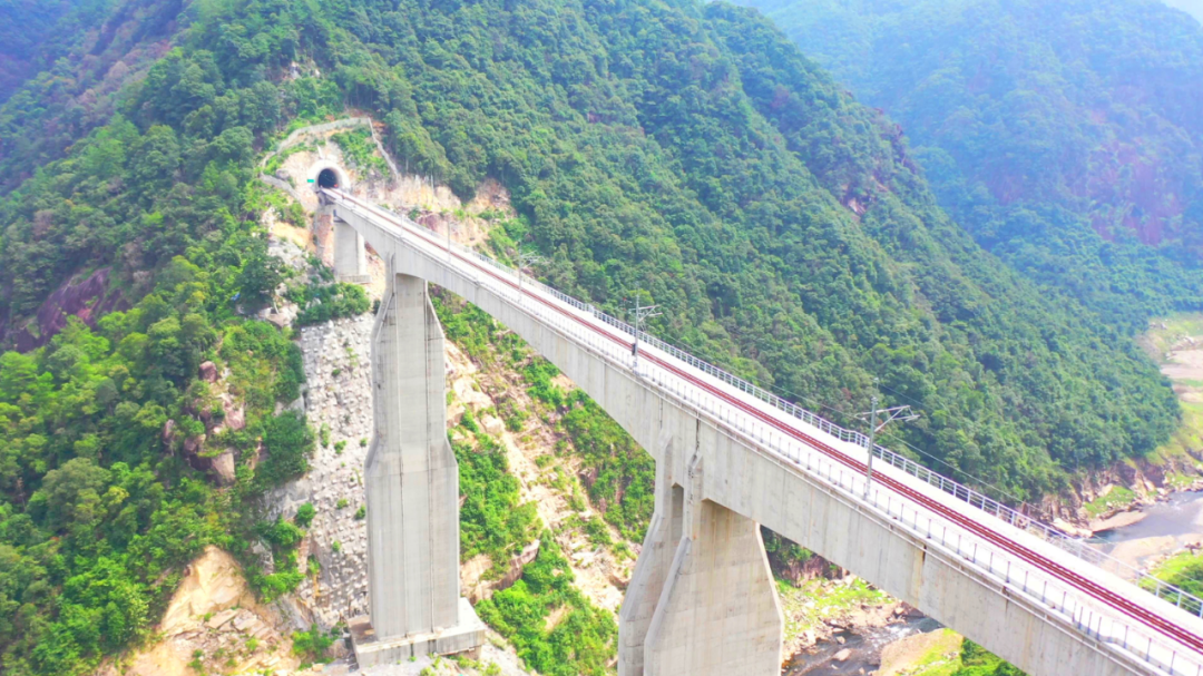 一路通山海，衢寧鐵路來了！