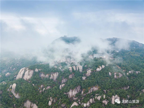 山里的云里霧里雨里，藏著不似人間的風景