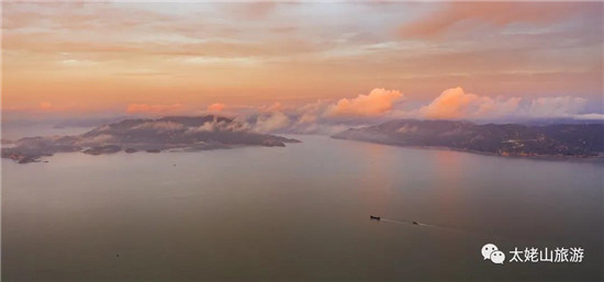 海中有島，島上有湖，湖邊有草……崳山島就是這樣一個美得不要不要的地方