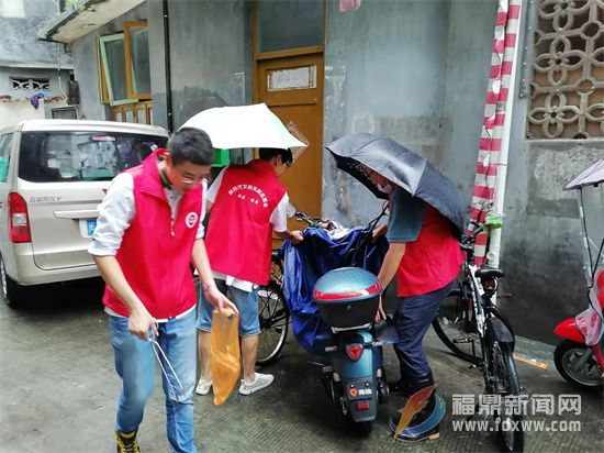 桐山：雨天堅守一線 創(chuàng)城工作不停歇