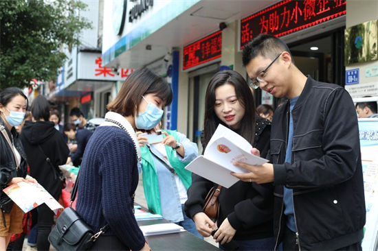 點(diǎn)頭鎮(zhèn)開展“人人共建平安，人人共享平安”宣傳活動(dòng)