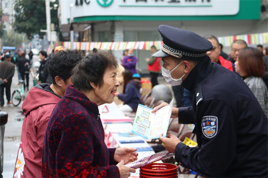 我市開展平安建設(shè)集中宣傳活動(dòng)