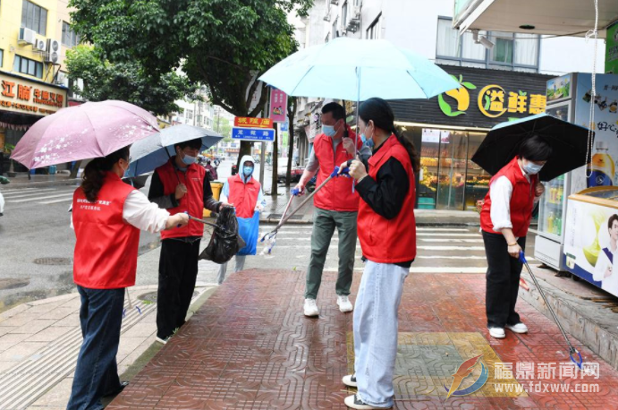 市供電公司：清撿垃圾 助力創(chuàng)城