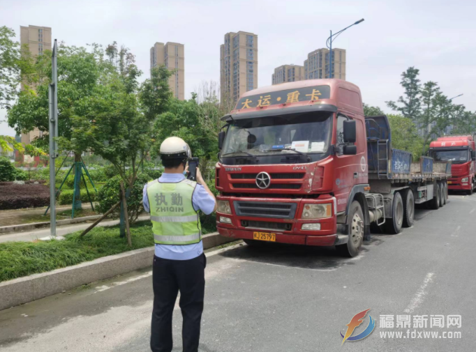 交警大隊：貨車“霸道”違停 交警重拳整治