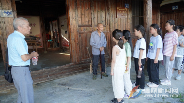 零距離感受國防教育 點燃青少年強(qiáng)軍夢