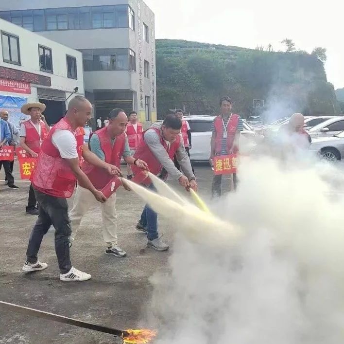 “點線面”結(jié)合，筑牢交通安全線