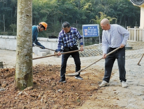 鄧昌朝：育人與育樹(shù)   一樣都不能少